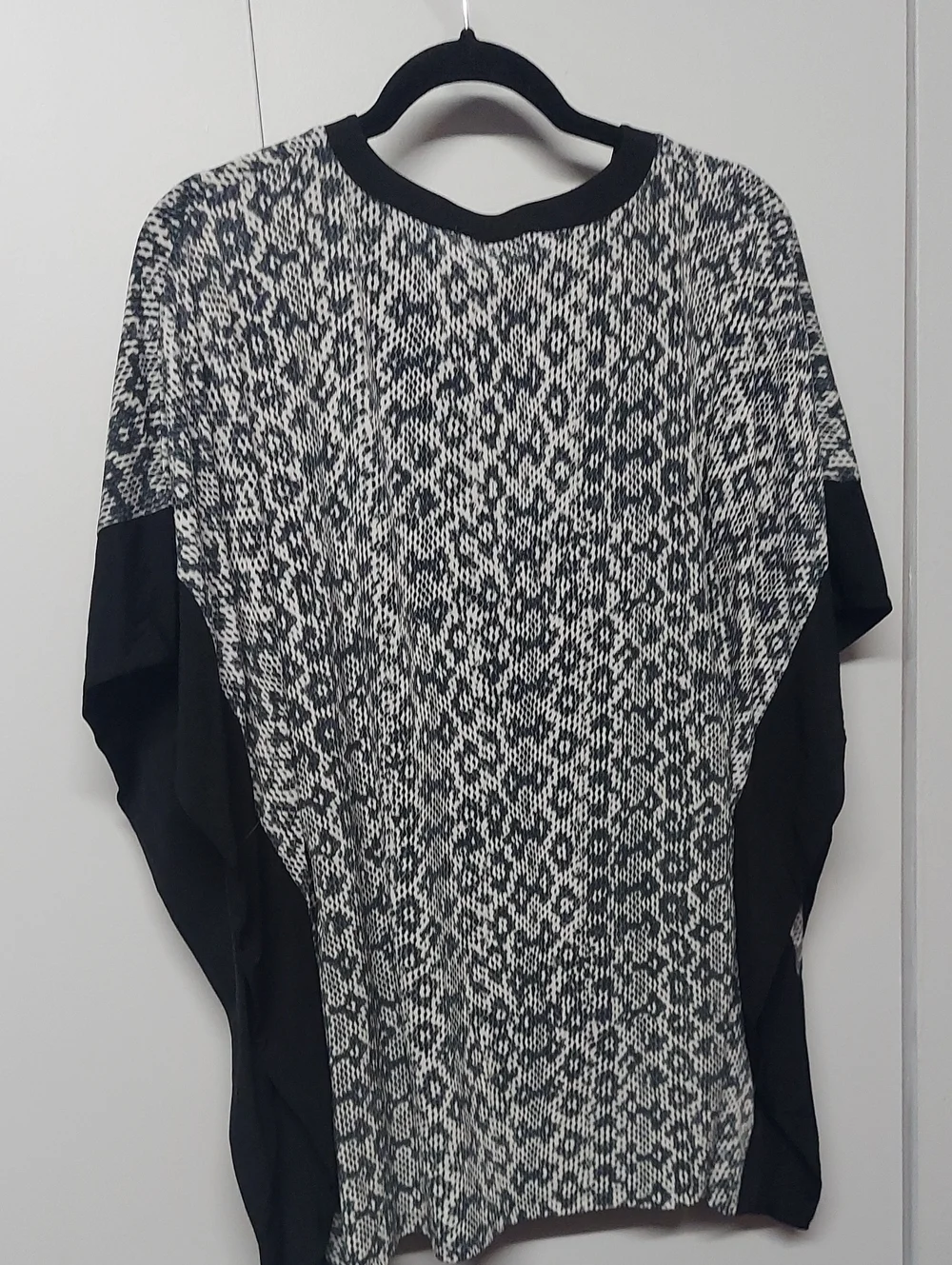 Michael Kors Black and White Lace-Up Patterned Short Sleeve Kaftan Style Top